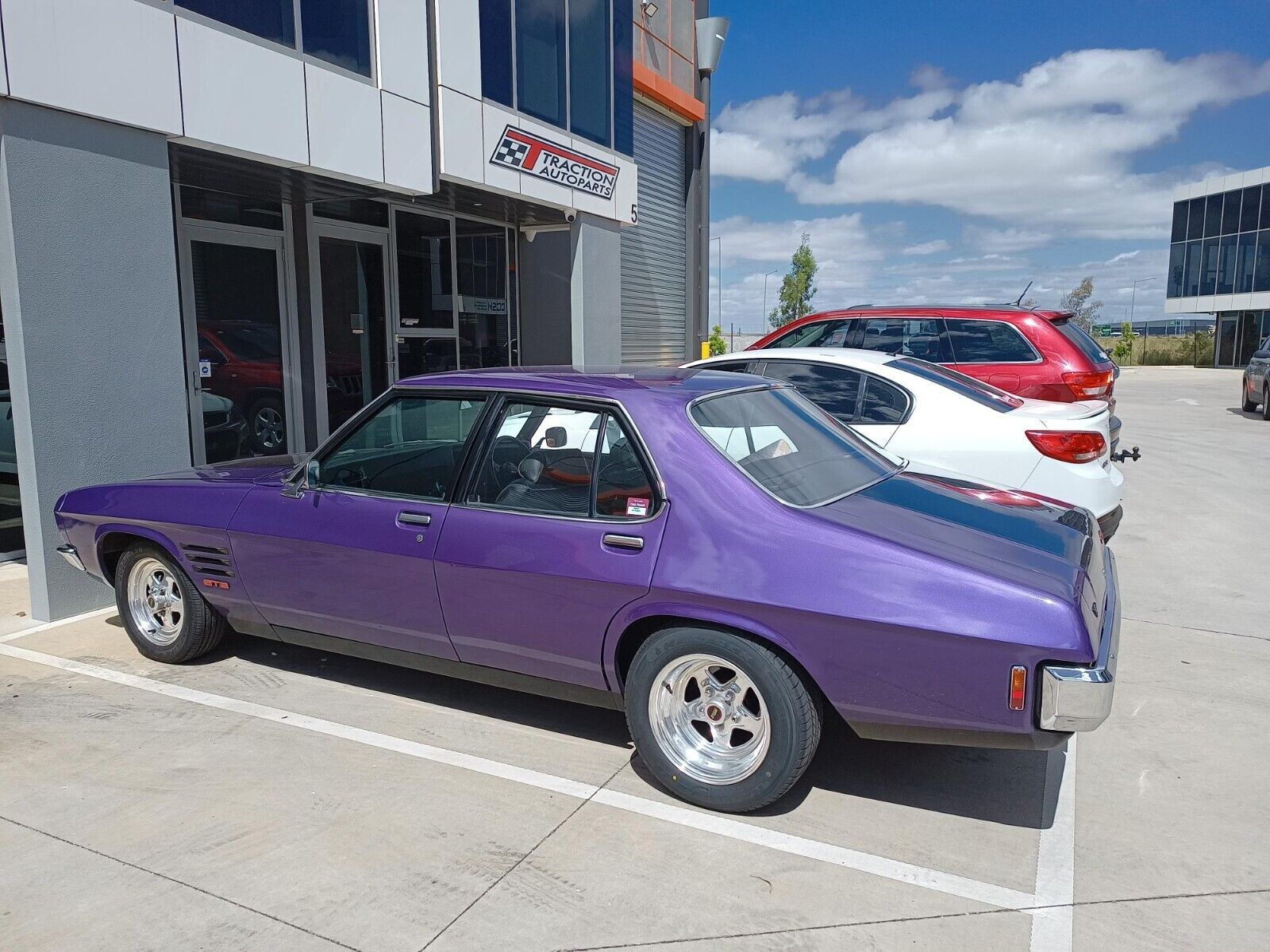 5599732