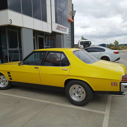 5600489